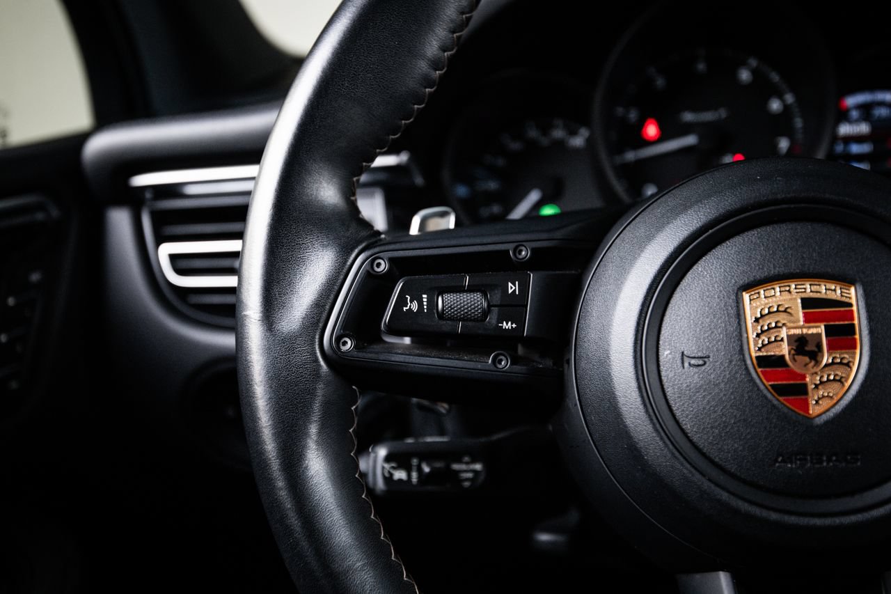 Certified 2024 Porsche Macan Turbo AWD/4WD image 17