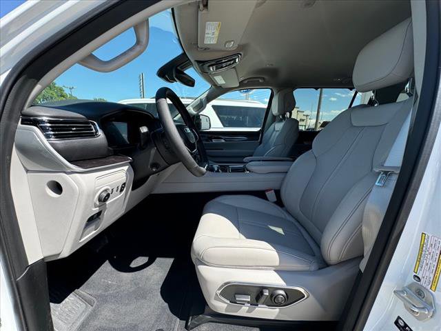 Used 2024 Jeep Wagoneer L 4WD w/ Convenience Group I image 8