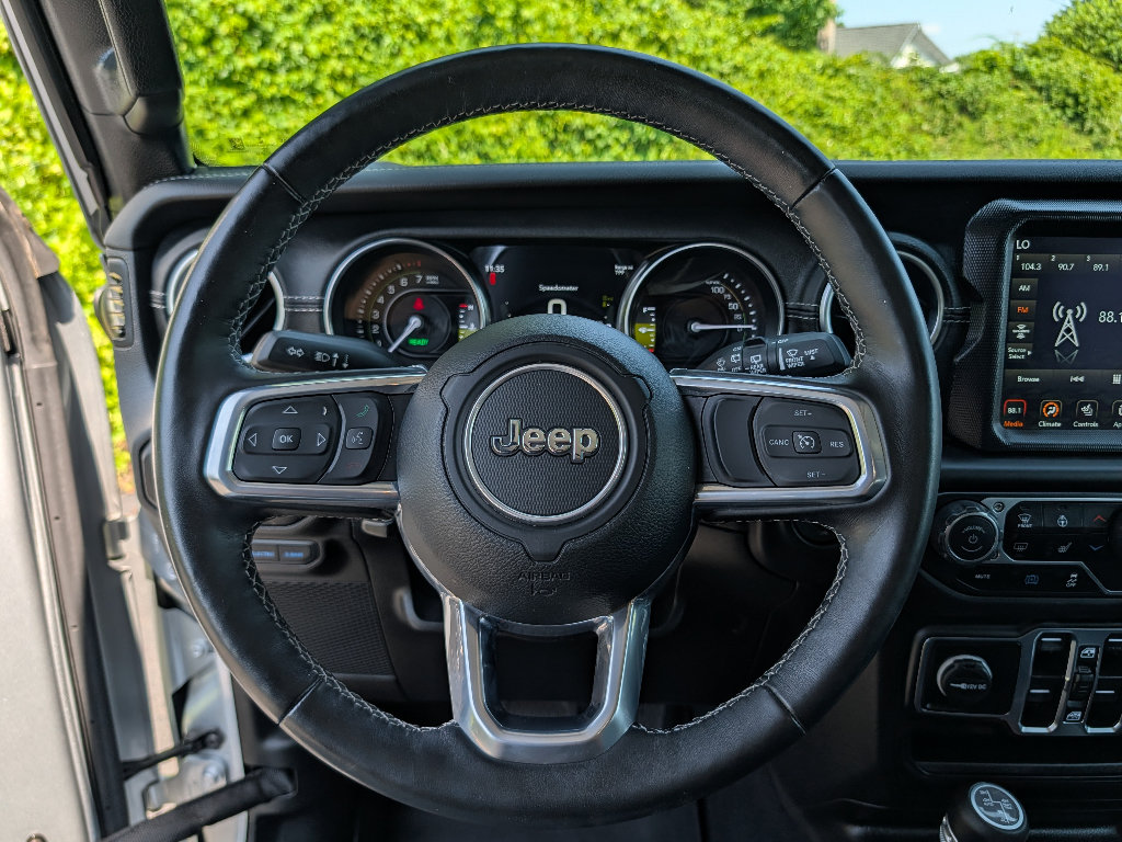 Used 2023 Jeep Wrangler Unlimited Sahara w/ Cold Weather Group AWD/4WD image 22
