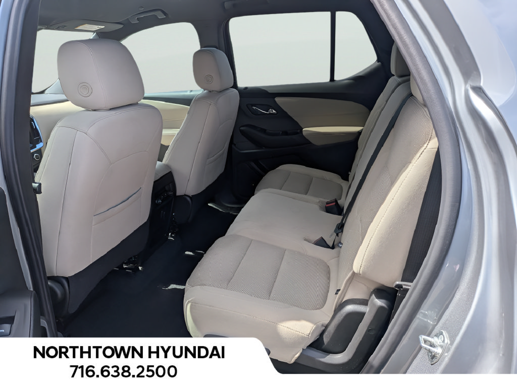 Used 2023 Chevrolet Traverse LS AWD/4WD image 9