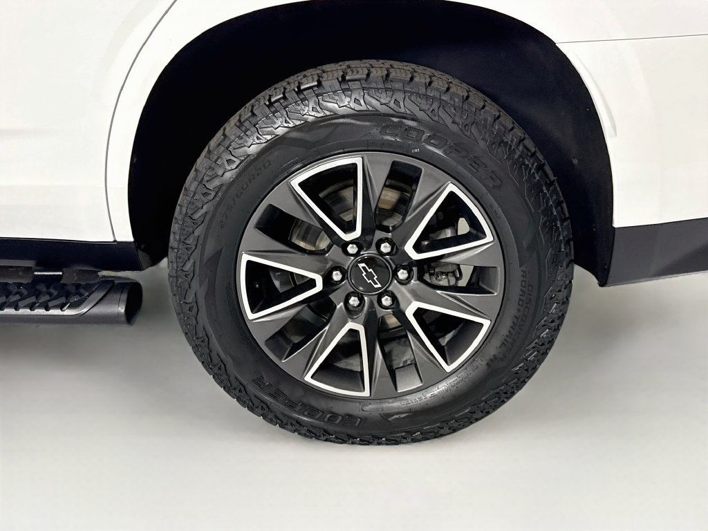 Used 2022 Chevrolet Tahoe Z71 w/ Luxury Package AWD/4WD image 31