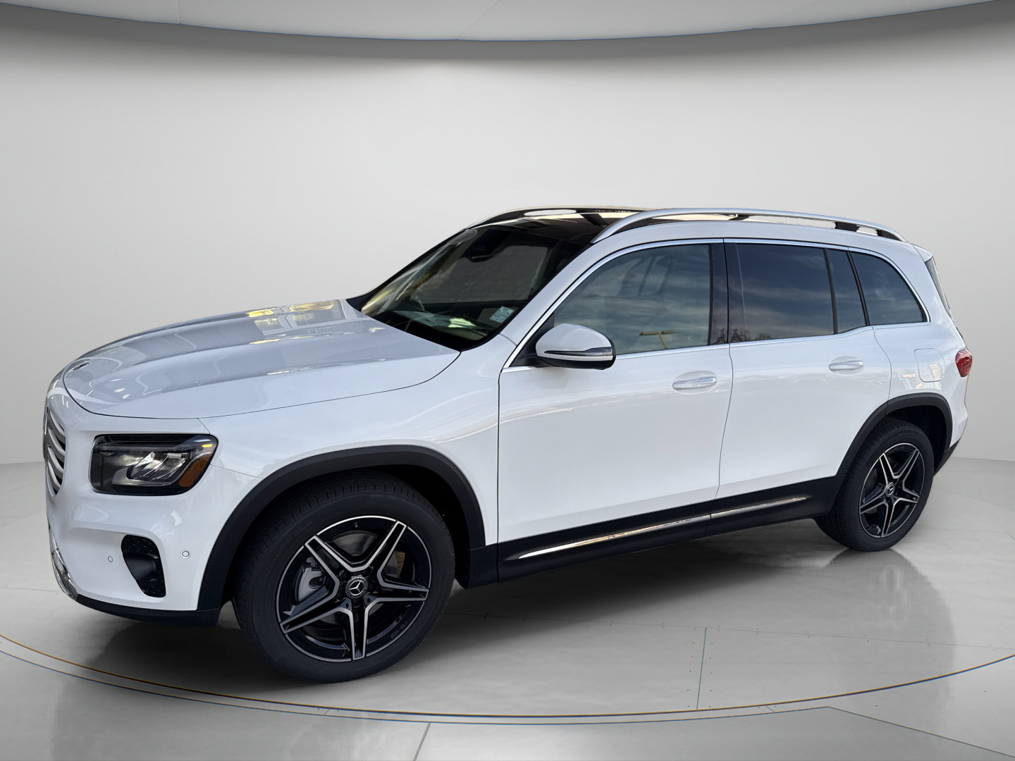 New 2026 Mercedes-Benz GLB 250 image 2
