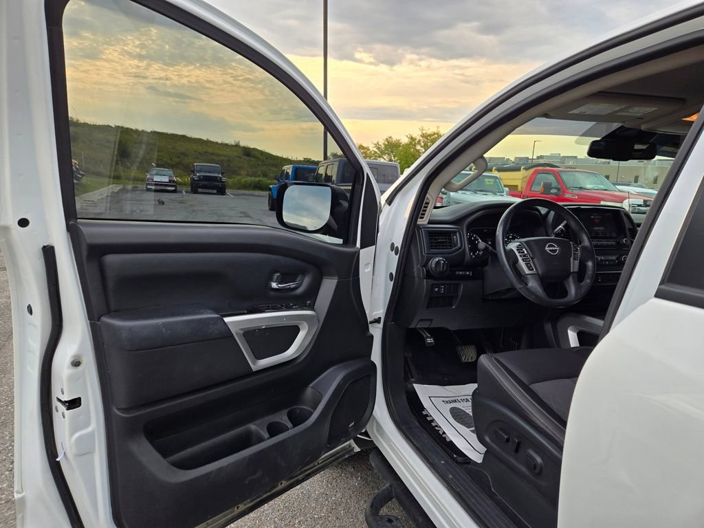 Used 2024 Nissan Titan SV w/ SV Convenience Package AWD/4WD image 11