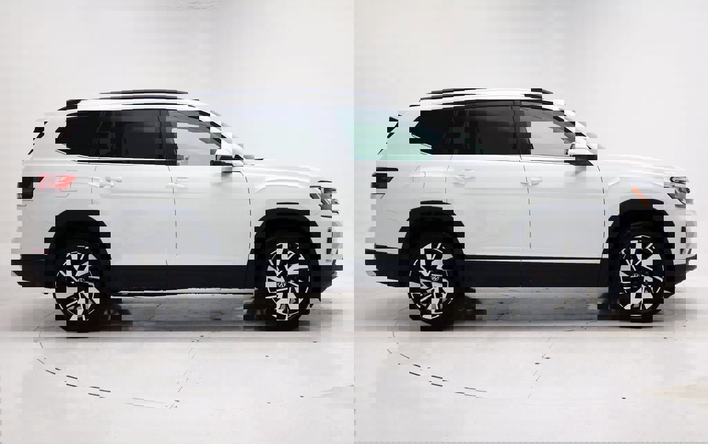 Used 2025 Volkswagen Atlas SE image 3