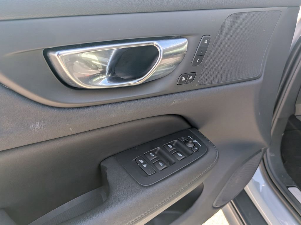 Used 2025 Volvo V60 B5 Cross Country Plus AWD/4WD image 13