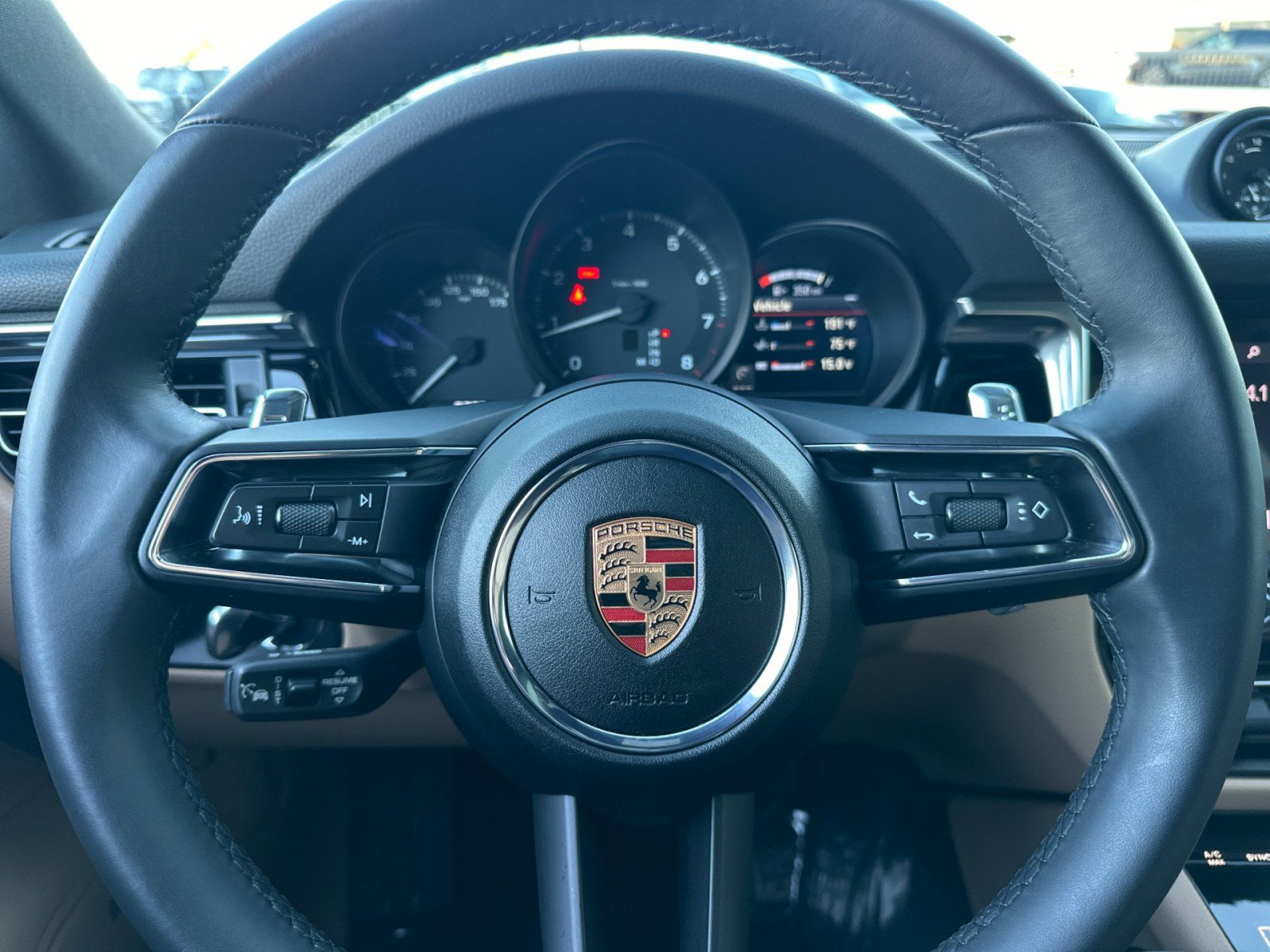 Used 2025 Porsche Macan image 23