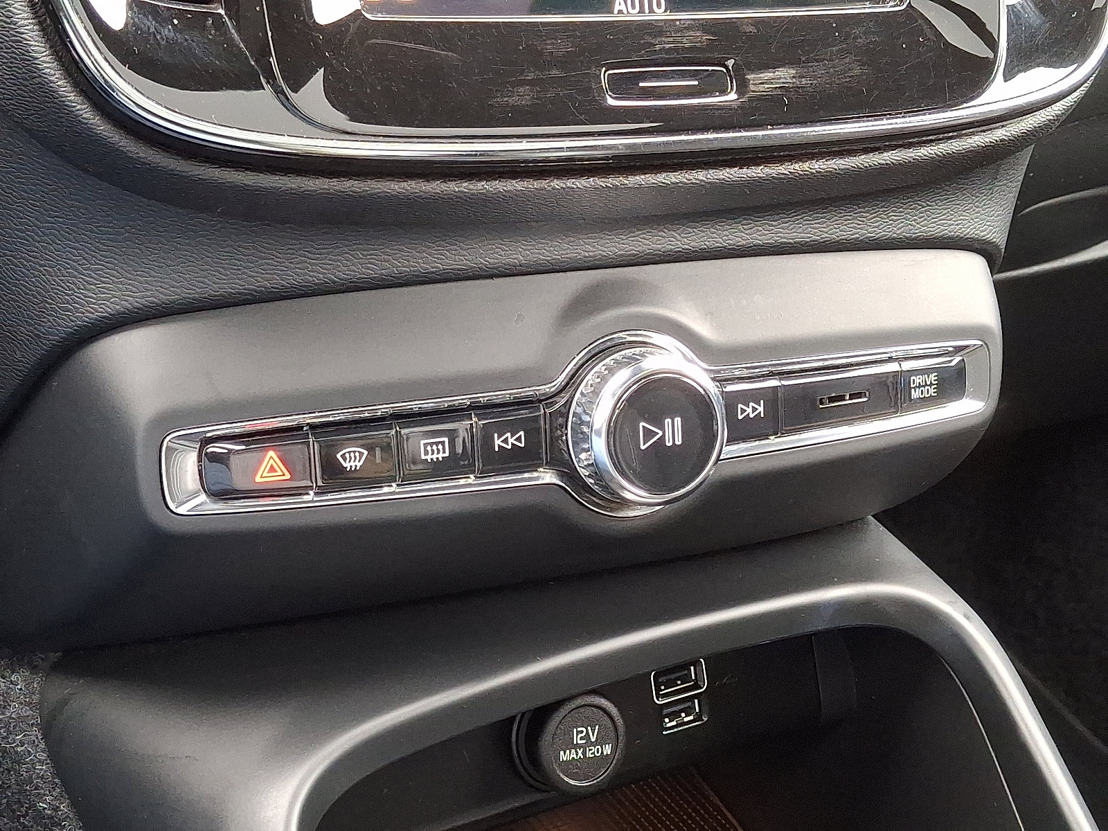 Used 2021 Volvo XC40 T5 R-Design w/ Climate Package image 17