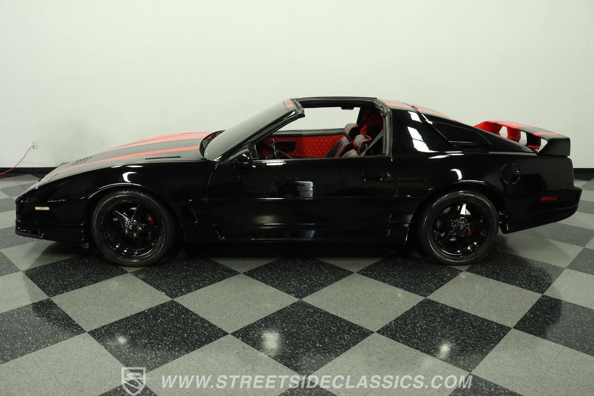 Used 1989 Pontiac Firebird Trans Am RWD image 2