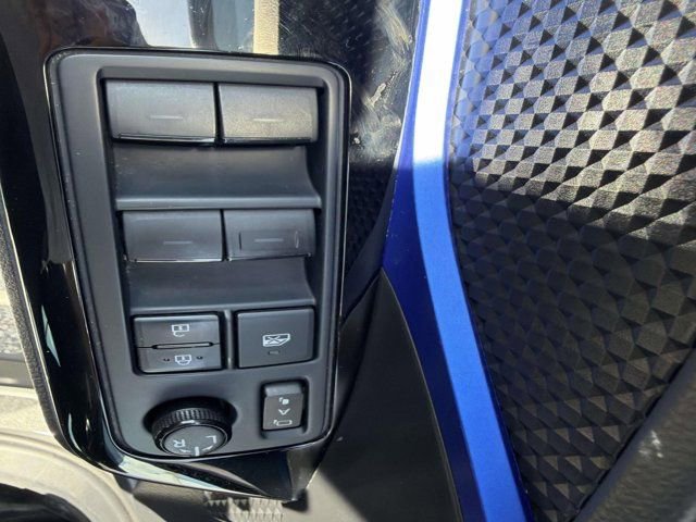 Used 2021 Toyota C-HR XLE image 8