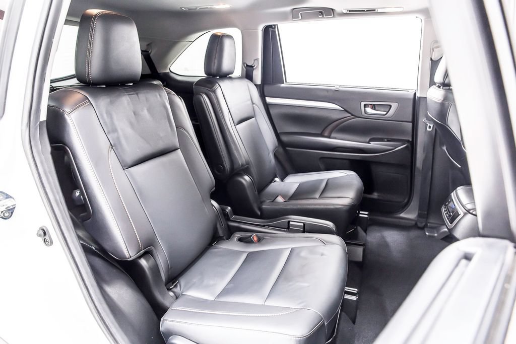 Used 2019 Toyota Highlander XLE AWD/4WD image 34