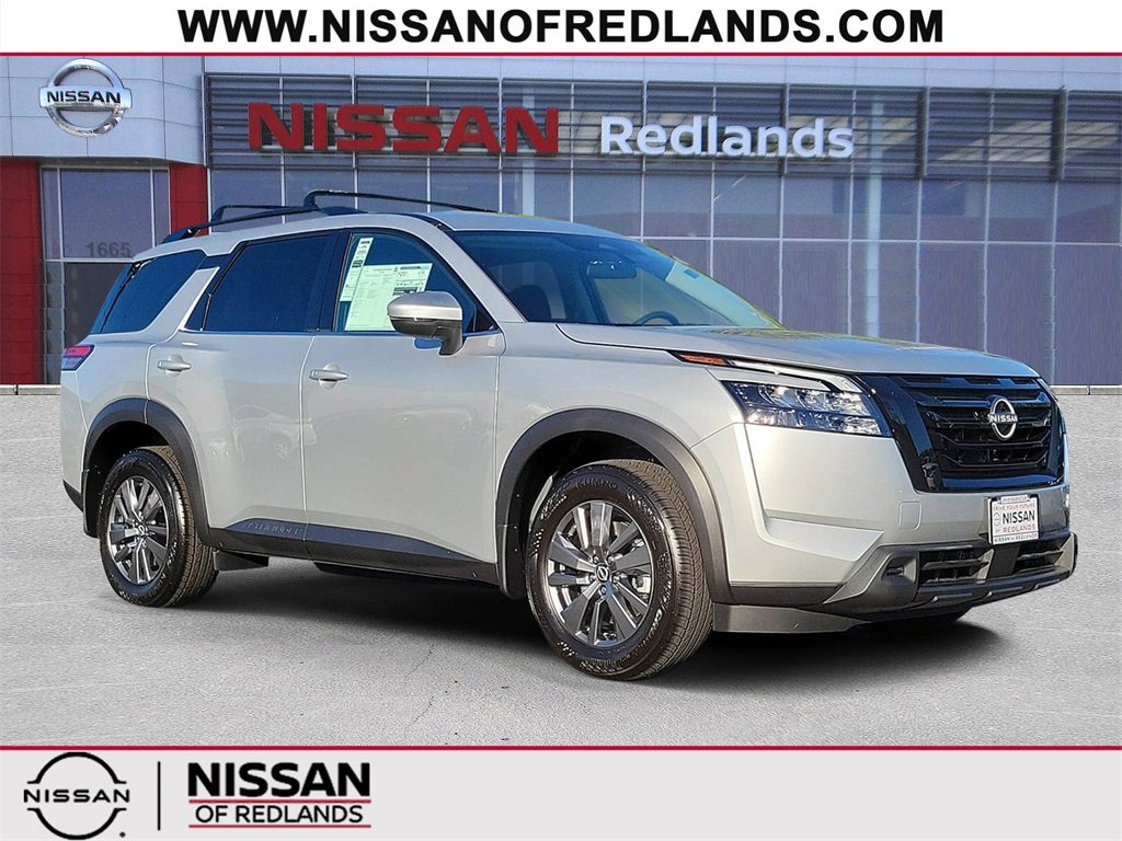 New 2025 Nissan Pathfinder SV w/ Black Appearance Package