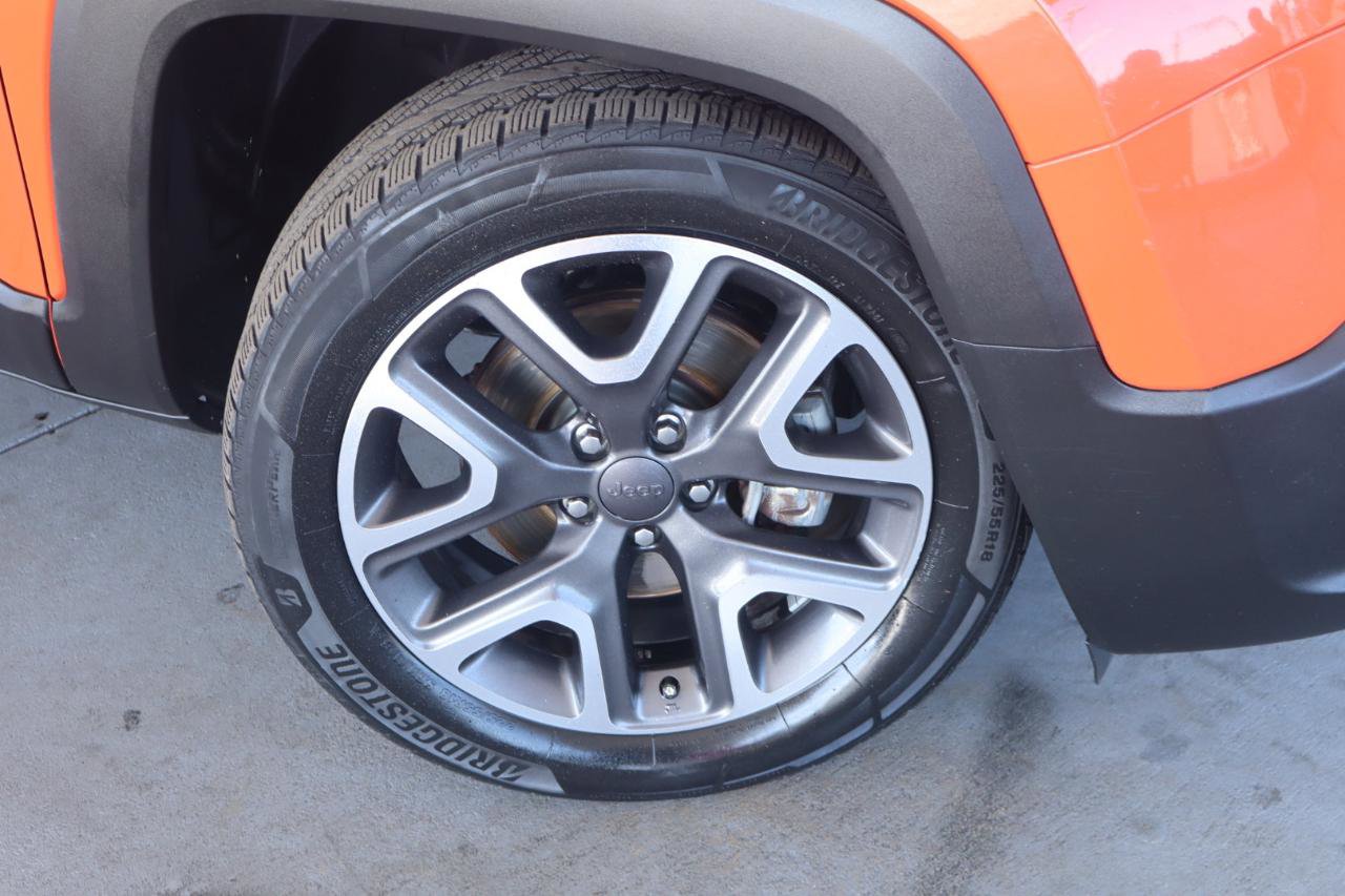 Used 2018 Jeep Renegade Latitude w/ Popular Equipment Group FWD image 3