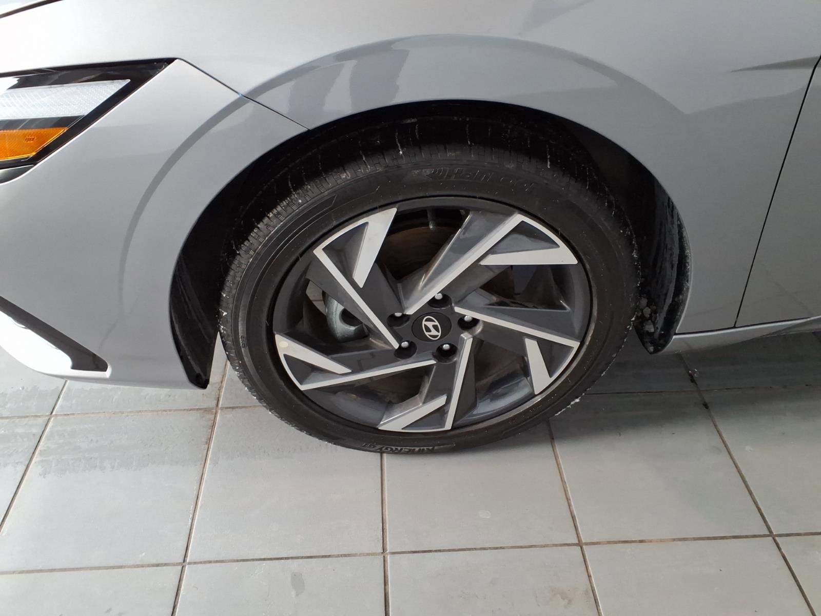 Certified 2025 Hyundai Elantra Limited image 9