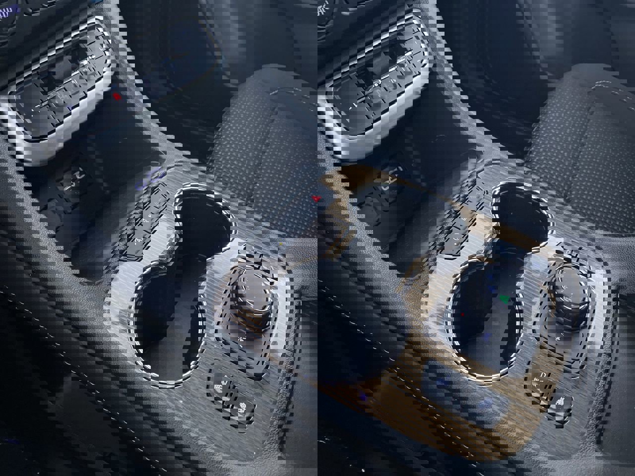 Certified 2023 GMC Acadia SLE w/ Driver Convenience Package FWD image 7