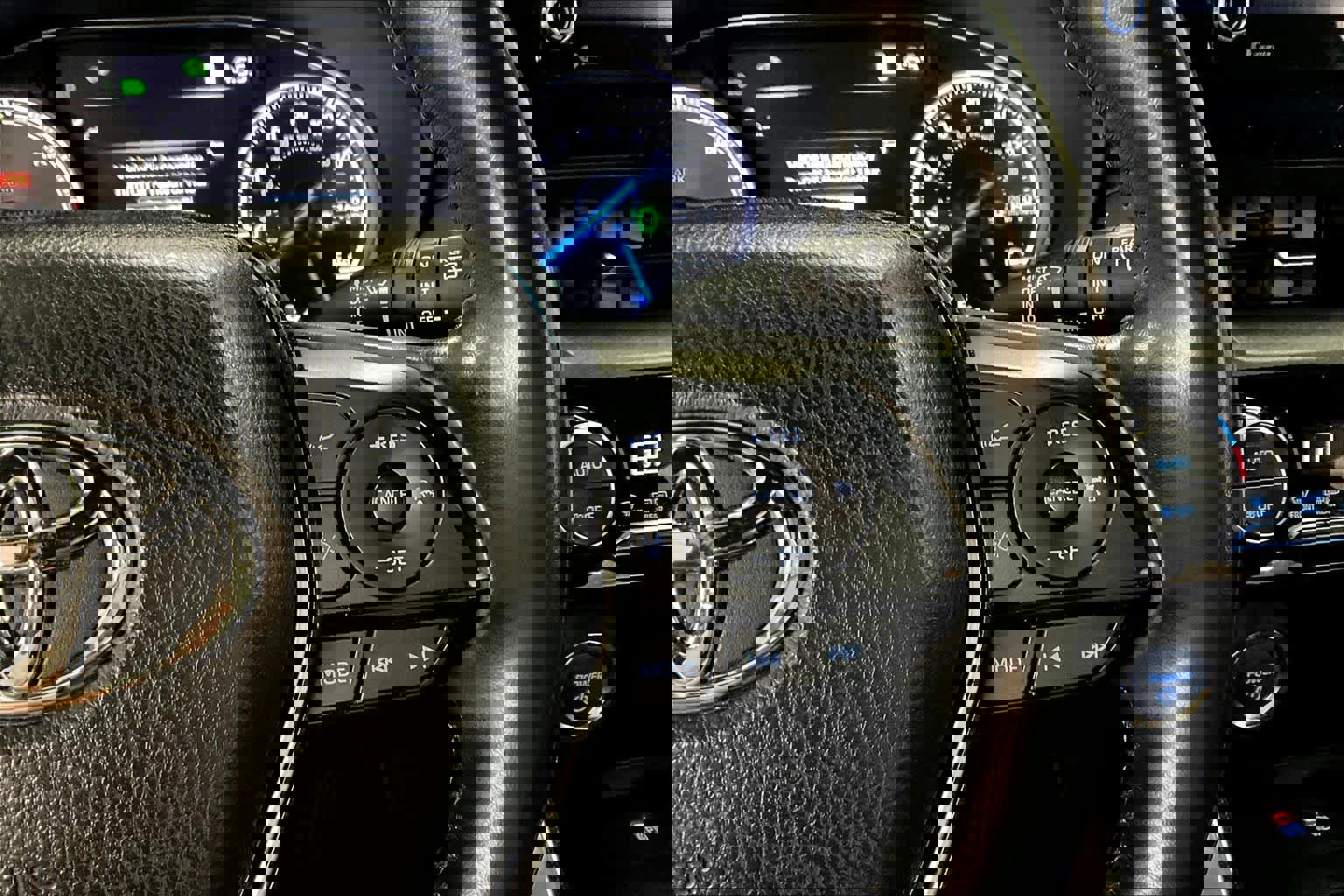 Used 2021 Toyota Venza XLE image 24