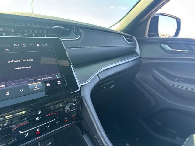 Used 2025 Jeep Grand Cherokee Altitude image 23