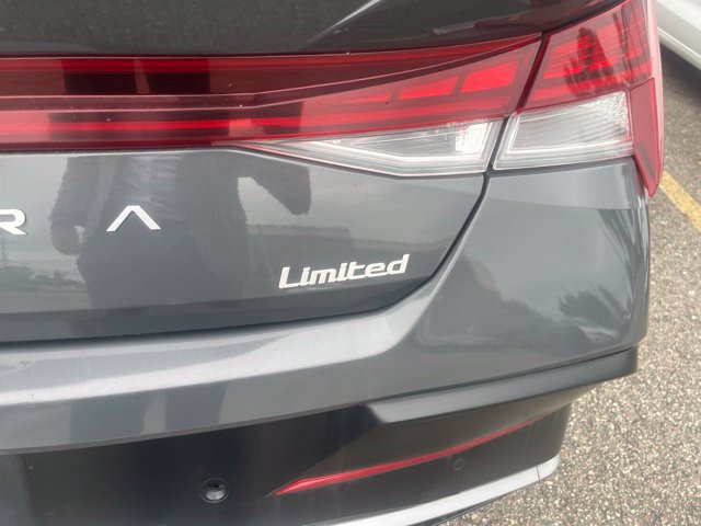 Used 2024 Hyundai Elantra Limited FWD image 20