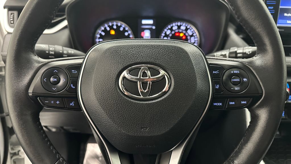 Used 2022 Toyota RAV4 XLE Premium AWD/4WD image 16