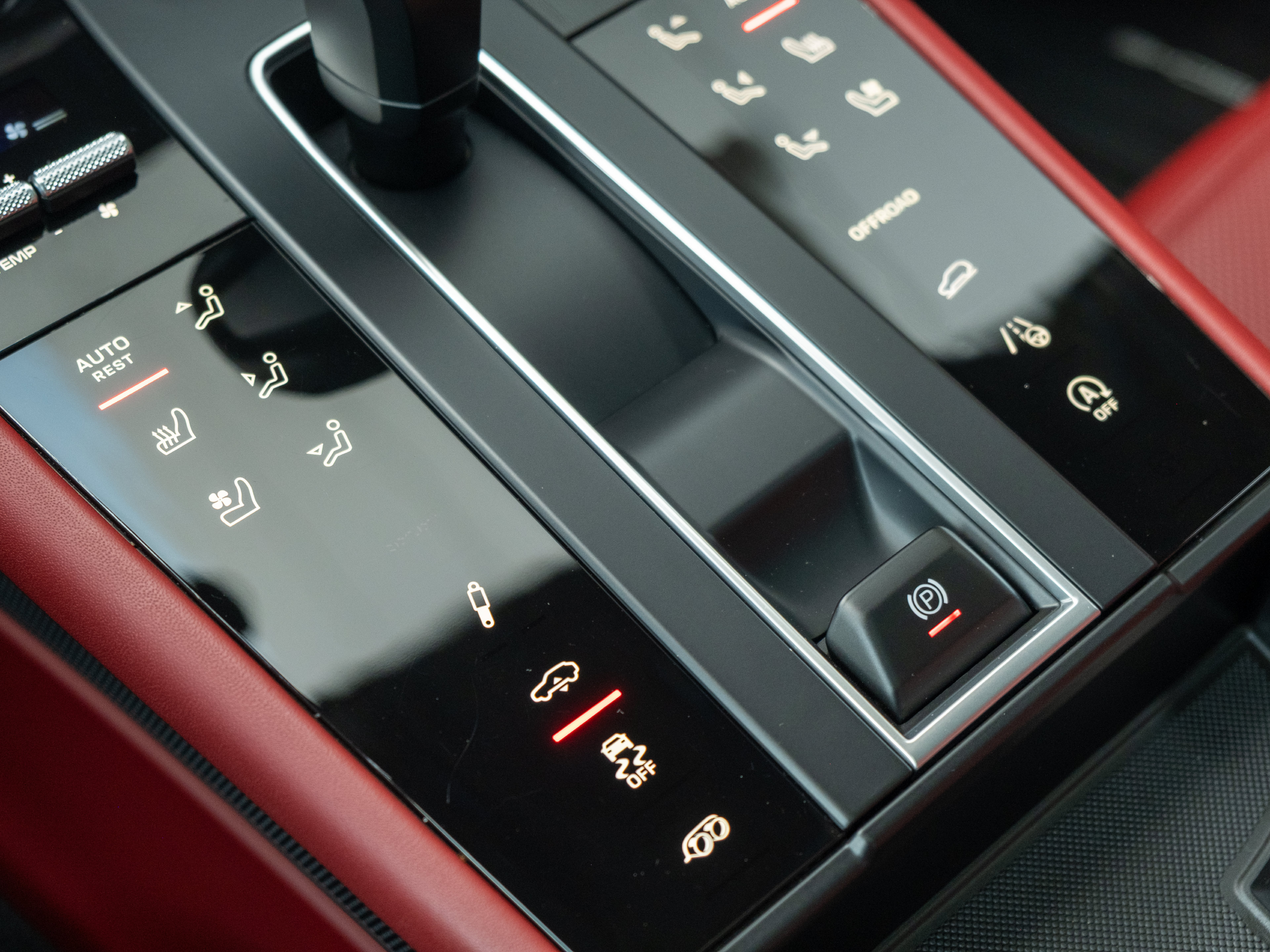 Certified 2026 Porsche Macan GTS AWD/4WD image 37