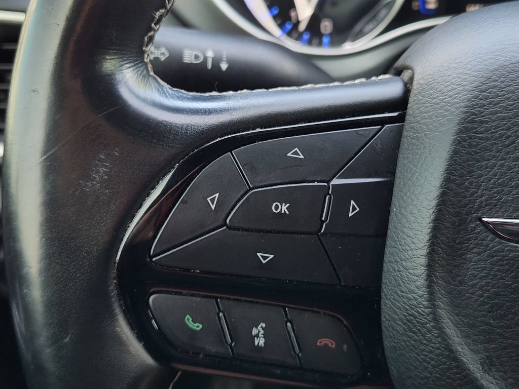 Used 2020 Chrysler Pacifica Touring w/ S Appearance Package FWD image 27
