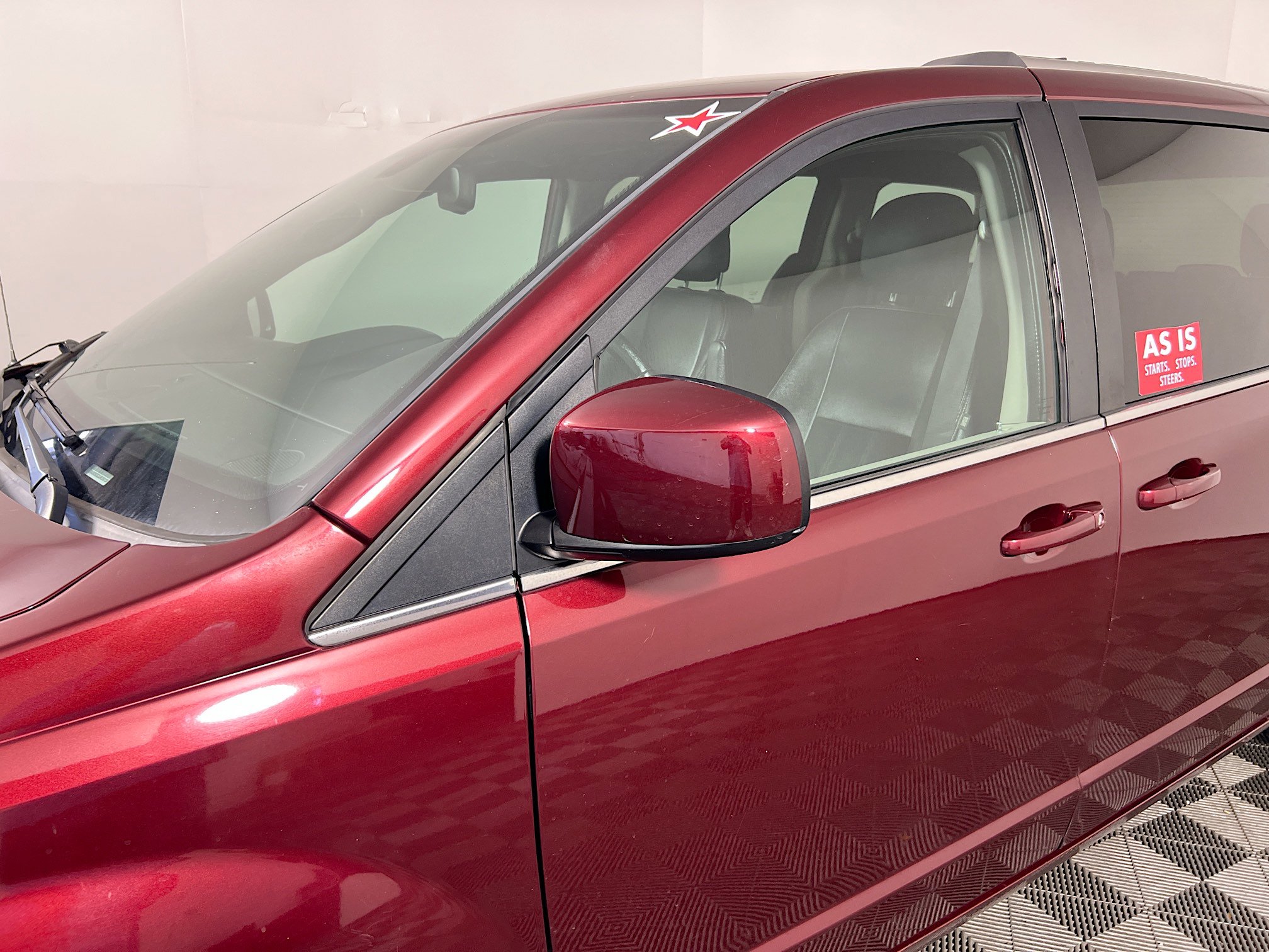 Used 2018 Dodge Grand Caravan SXT image 12