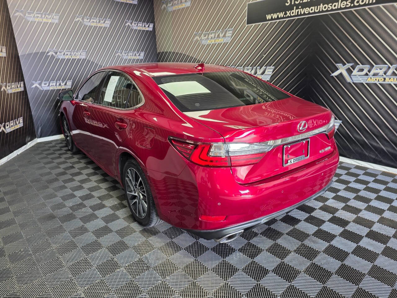 Used 2016 Lexus ES 350 w/ Luxury Package w/Wood Trim image 10