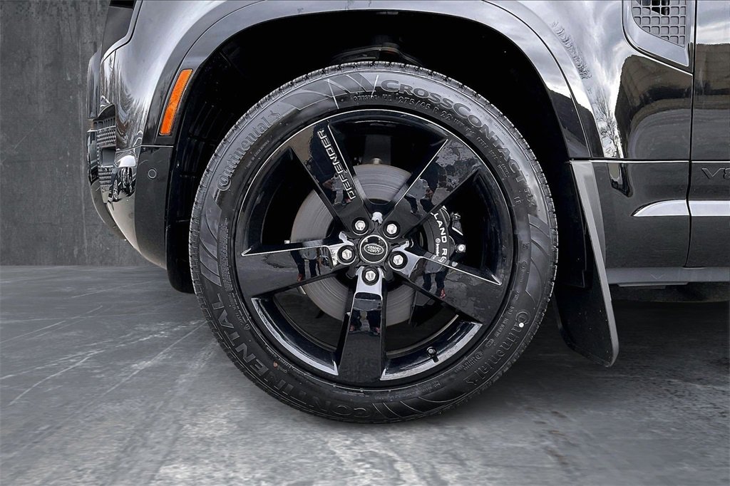 New 2025 Land Rover Defender 110 V8 image 13