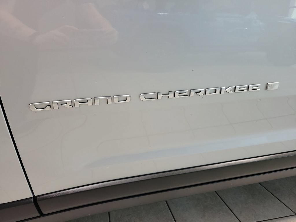 Used 2024 Jeep Grand Cherokee L Laredo AWD/4WD image 25