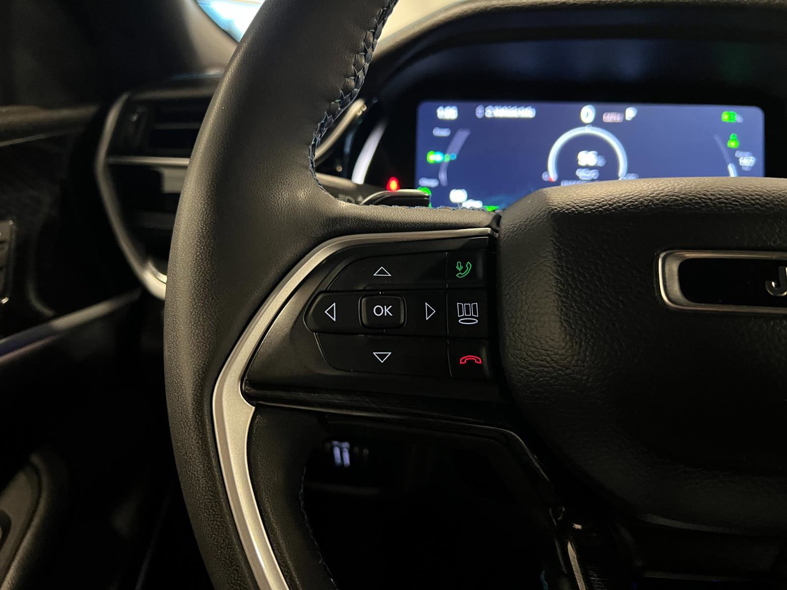 Used 2024 Jeep Grand Cherokee Trailhawk image 13