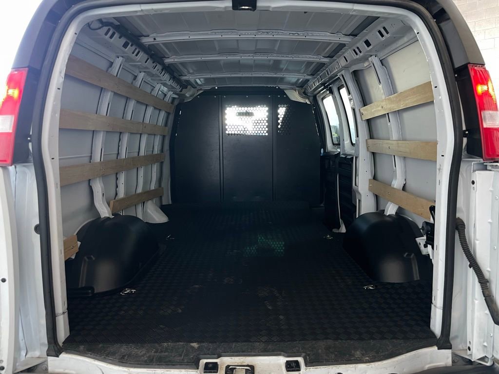 Used 2024 GMC Savana 2500 w/ Driver Convenience Package image 14