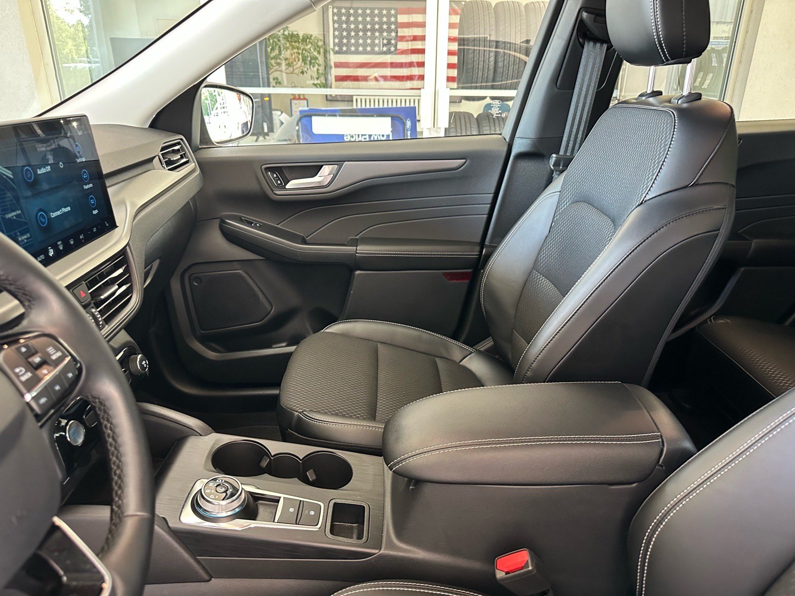 Certified 2026 Ford Escape SE FWD image 17