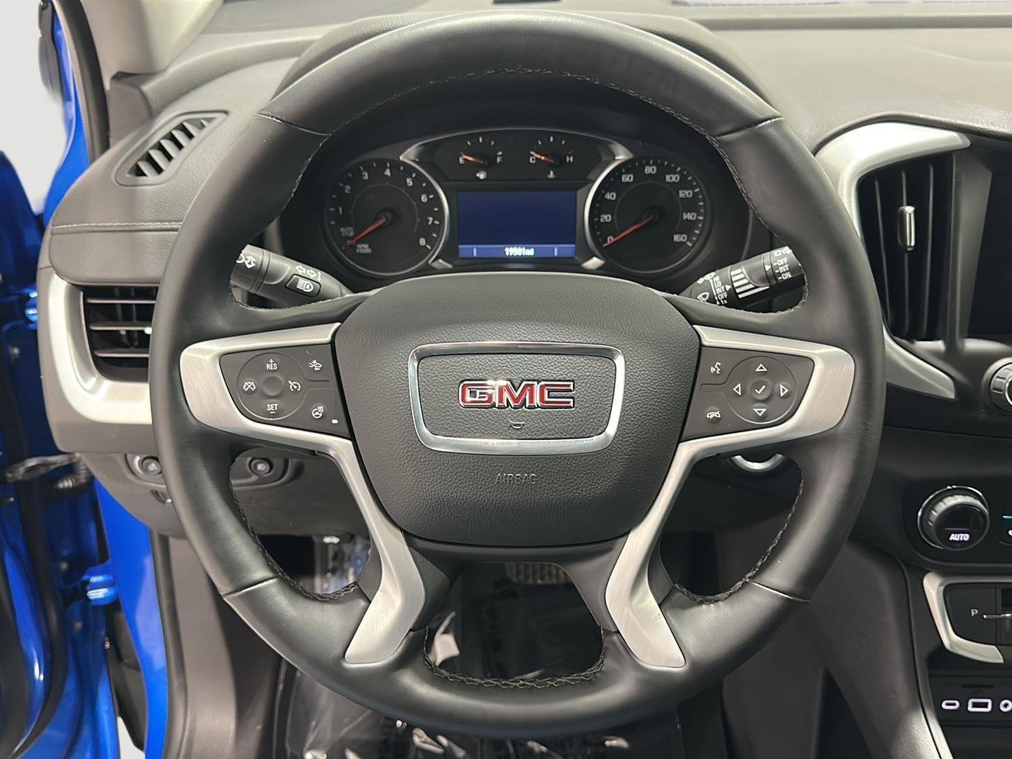 Used 2024 GMC Terrain SLT w/ Elevation Edition image 9