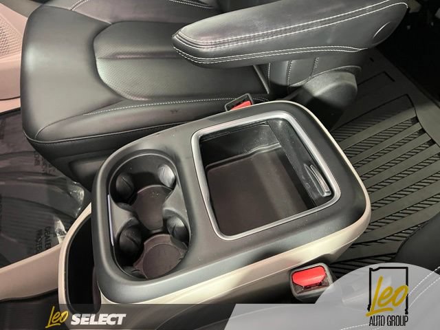Used 2024 Chrysler Pacifica Touring-L AWD/4WD image 25