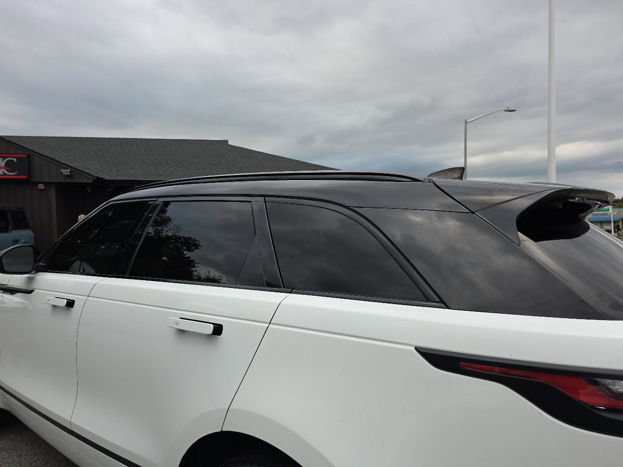 Used 2018 Land Rover Range Rover Velar S image 35