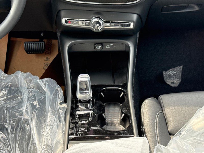 New 2026 Volvo XC40 B5 Plus w/ Protection Package Premier AWD/4WD image 9