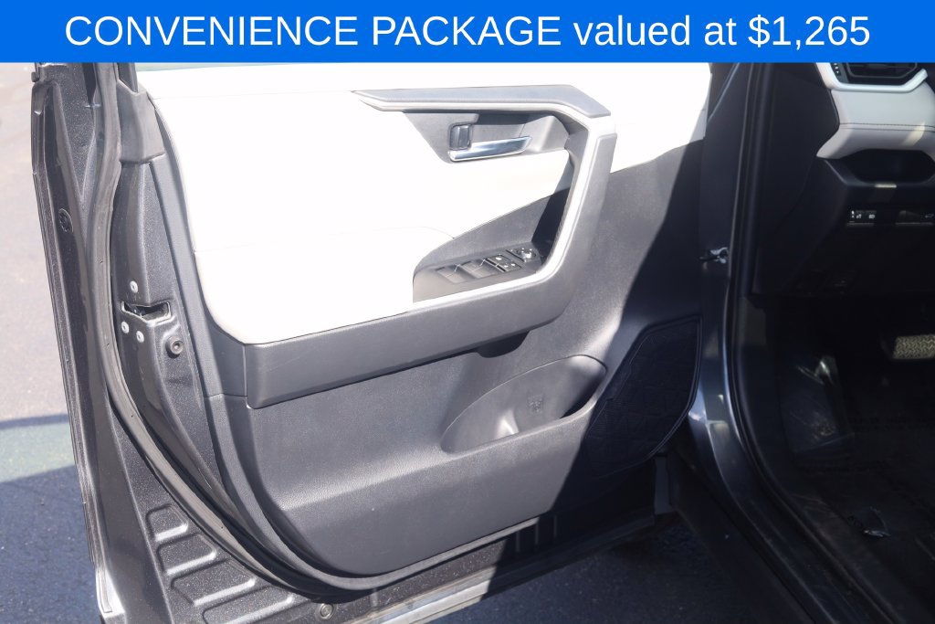Used 2021 Toyota RAV4 XLE w/ Convenience Package AWD/4WD image 4