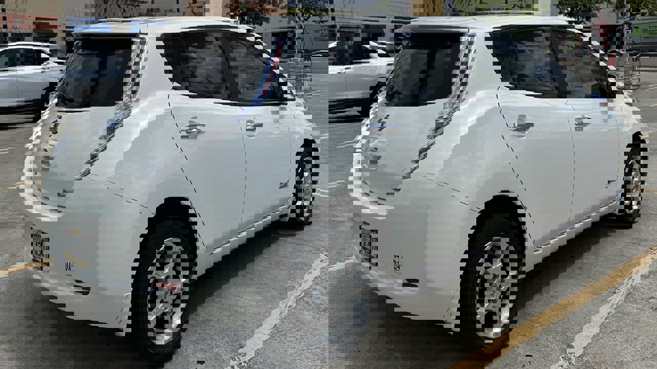 Used 2013 Nissan Leaf SV w/ LED & Quick Charge Pkg image 5