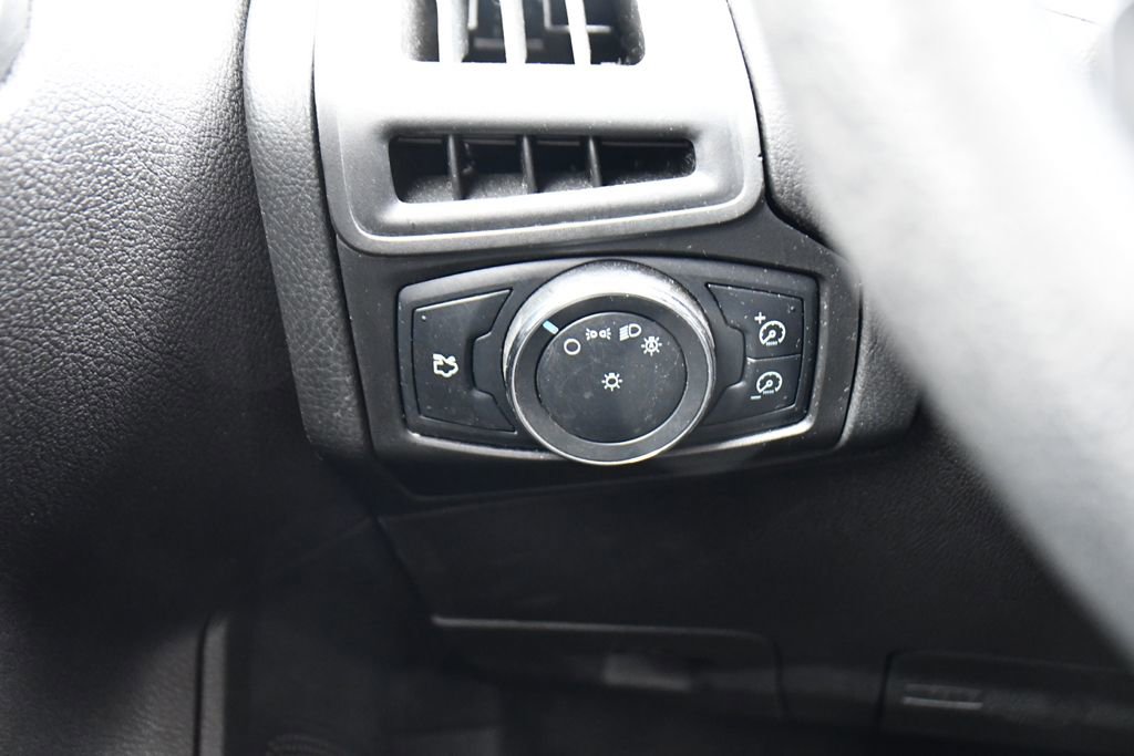 Used 2013 Ford Focus SE FWD image 32