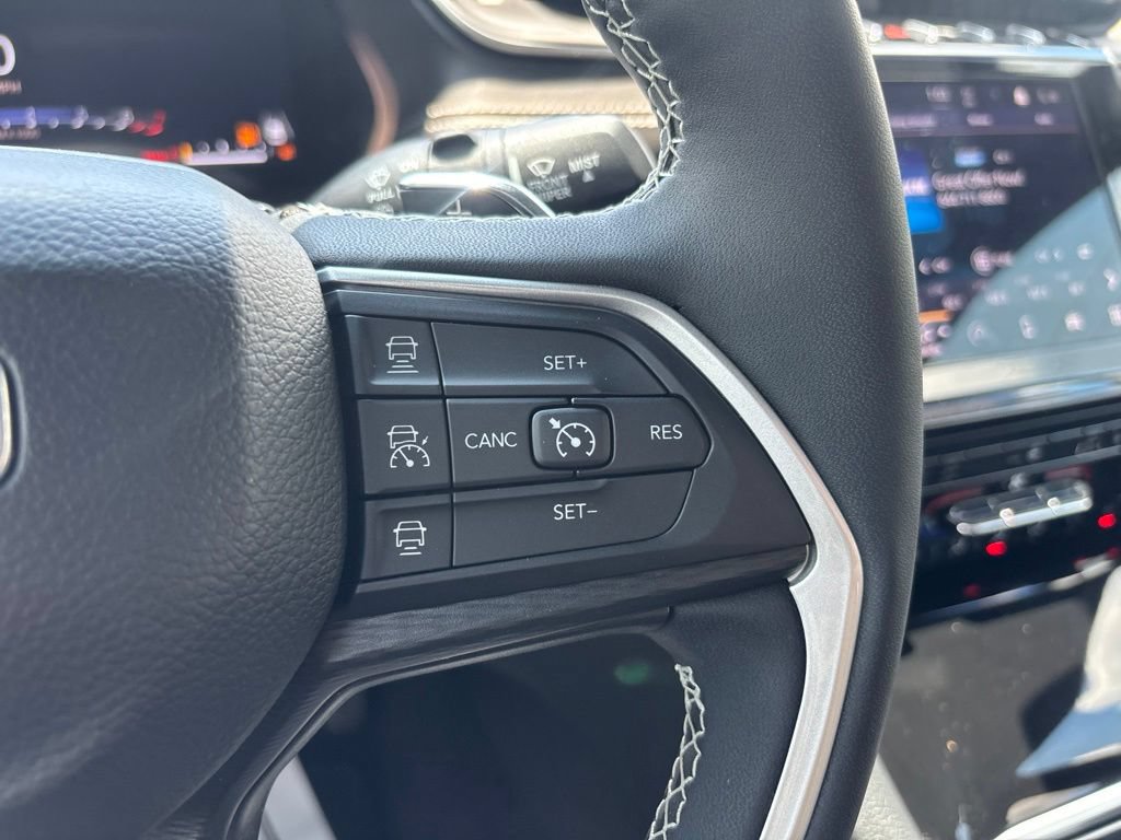 Used 2023 Jeep Grand Cherokee Altitude AWD/4WD image 19