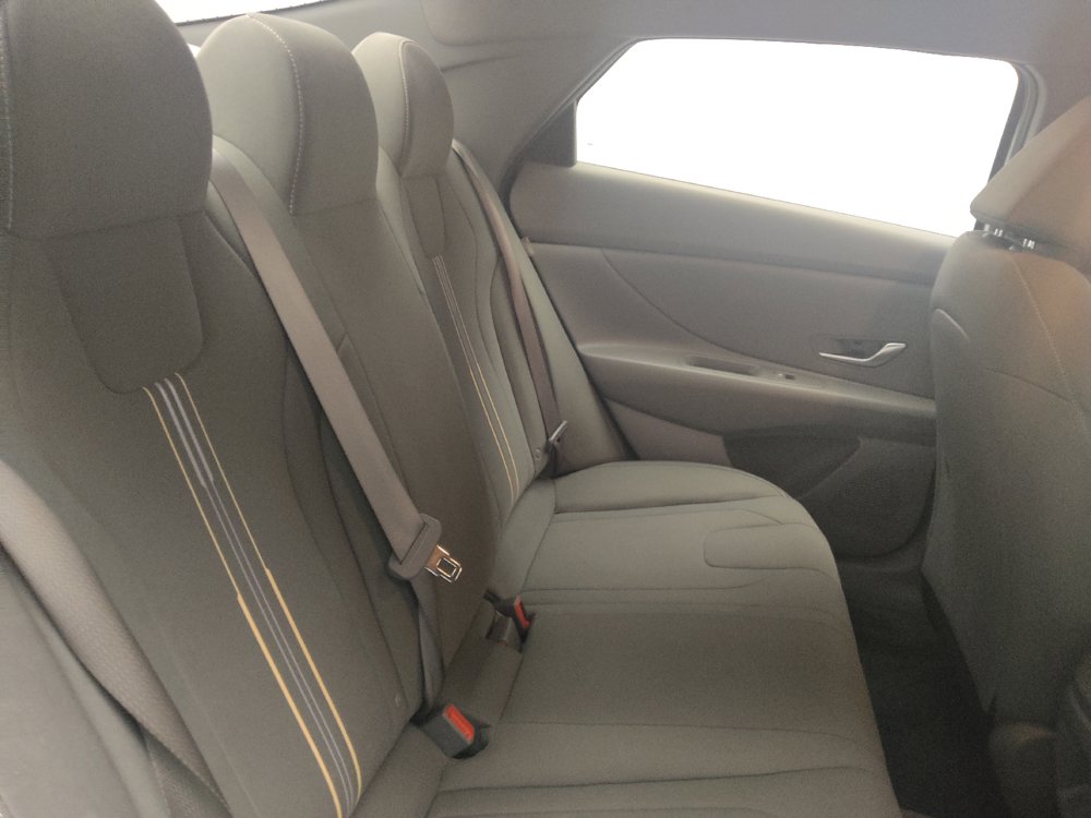 Used 2025 Hyundai Elantra Sport FWD image 19
