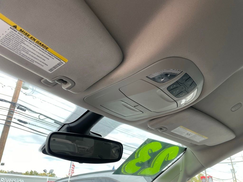 Used 2023 Chrysler Pacifica Touring-L image 27