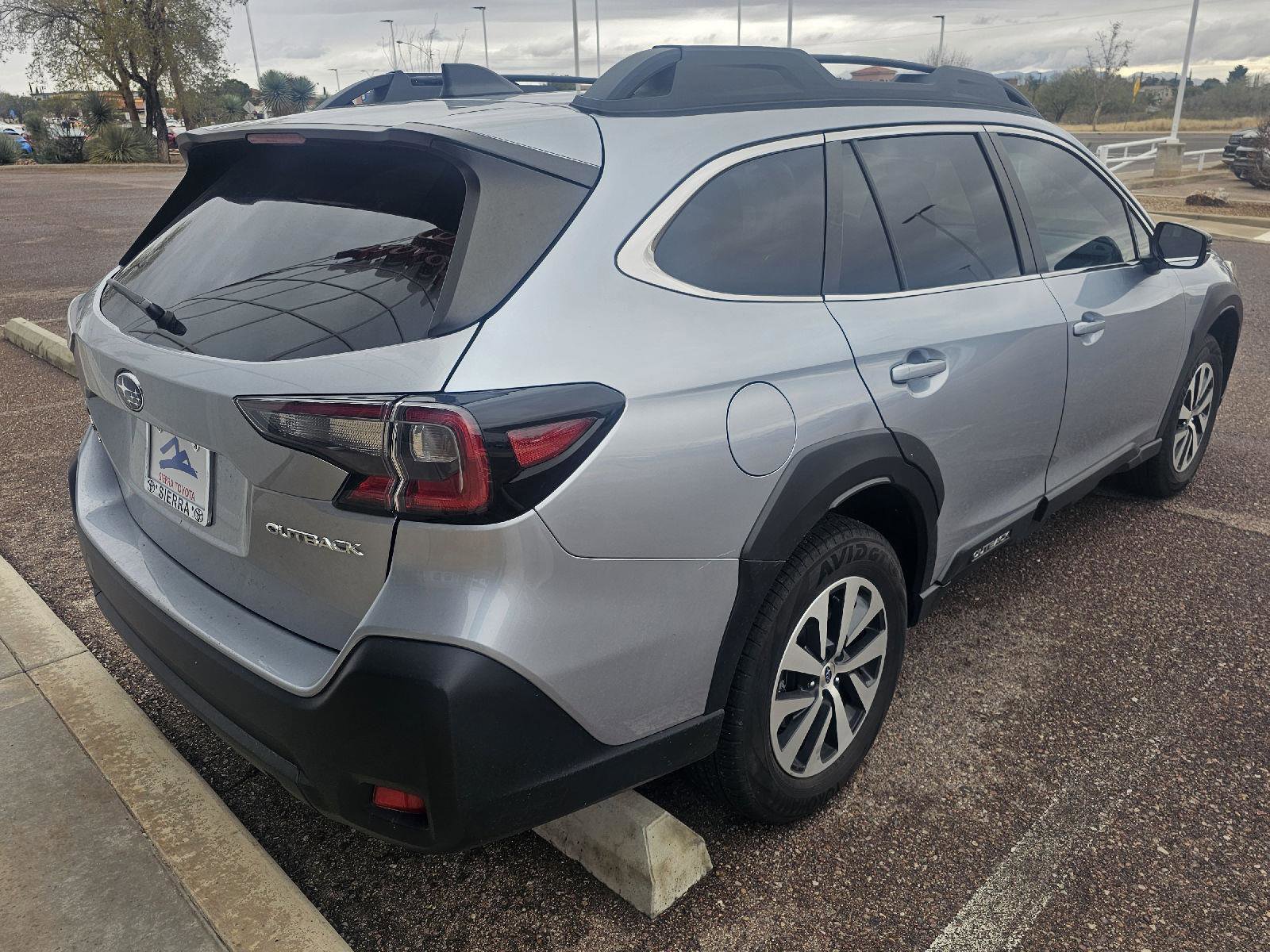 Used 2024 Subaru Outback Premium image 5