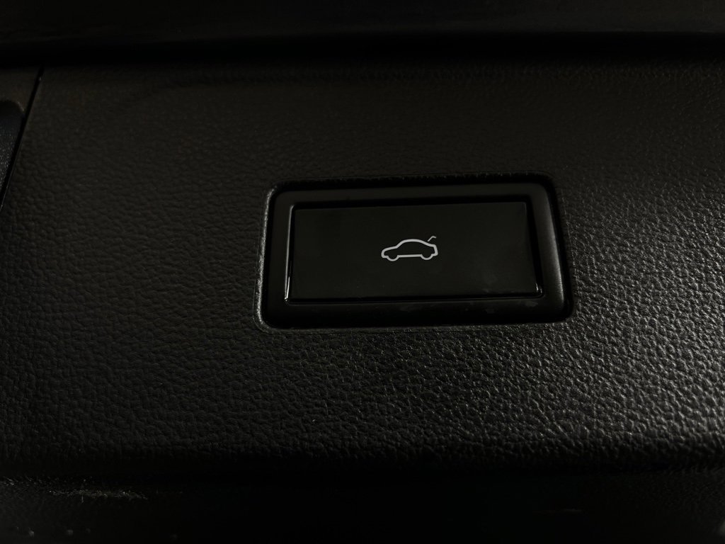 Used 2025 Volkswagen Atlas SE image 30