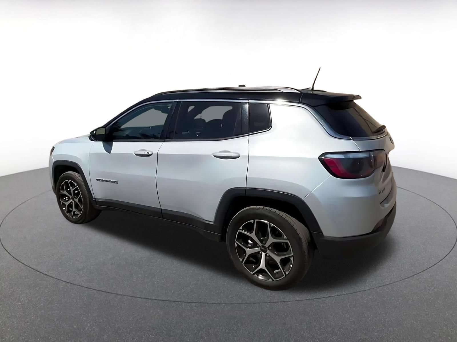 Used 2025 Jeep Compass Limited AWD/4WD image 10