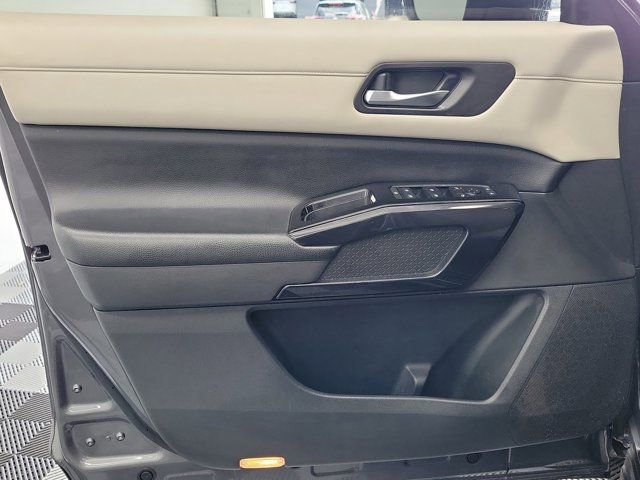Certified 2022 Nissan Pathfinder SV w/ Cargo Package FWD image 18