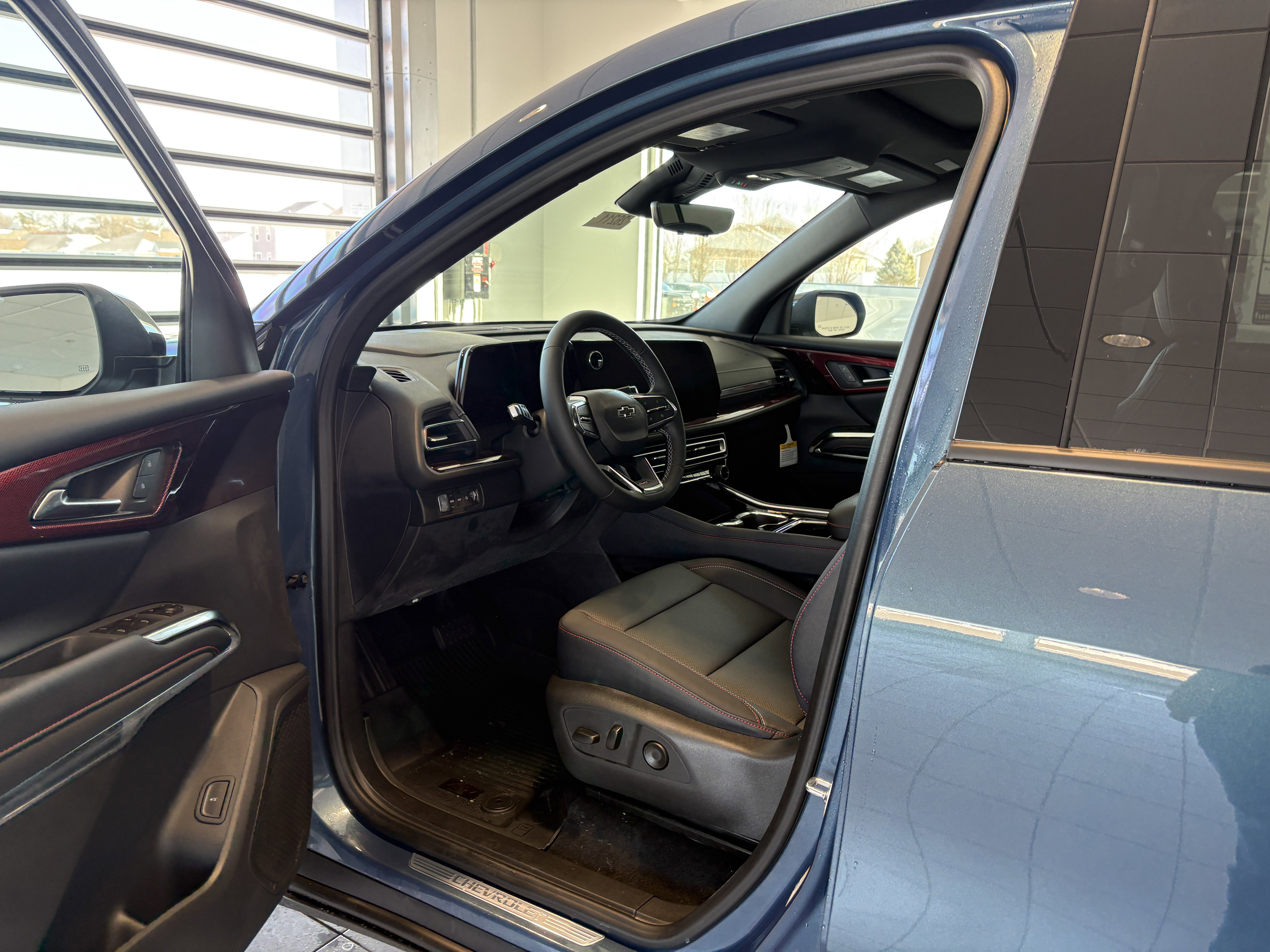 New 2026 Chevrolet Traverse Z71 w/ Driver Confidence Package image 9