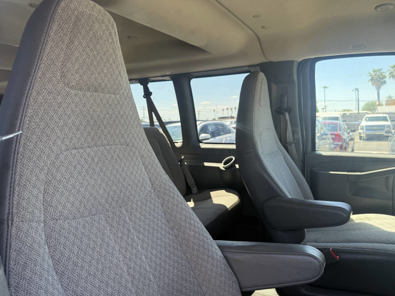 Used 2018 GMC Savana 3500 LT w/ LT Preferred Equipment Group image 32