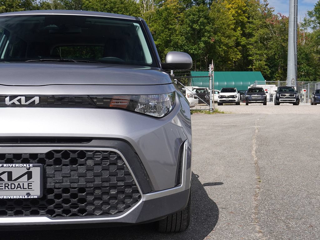 Used 2025 Kia Soul LX w/ LX Technology Package FWD image 13