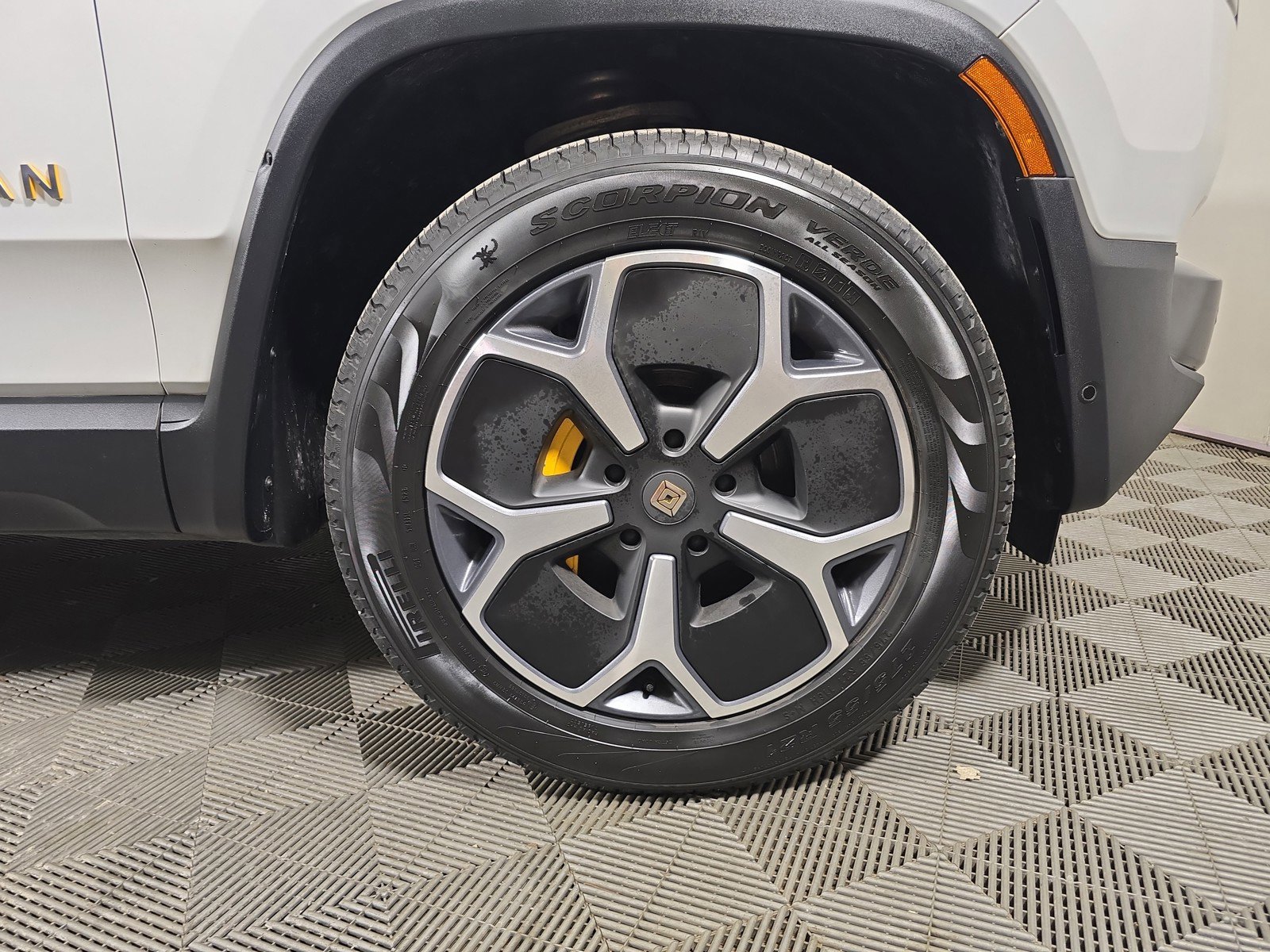 Used 2024 Rivian R1S Adventure AWD/4WD image 11