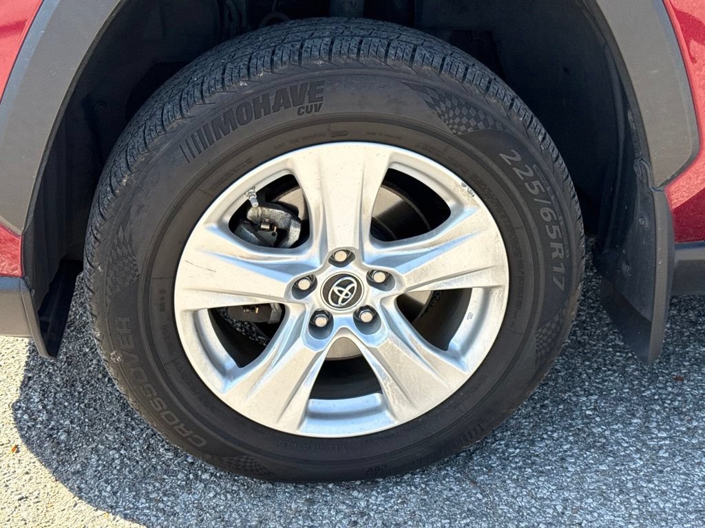 Used 2019 Toyota RAV4 XLE w/ Convenience Package AWD/4WD image 6